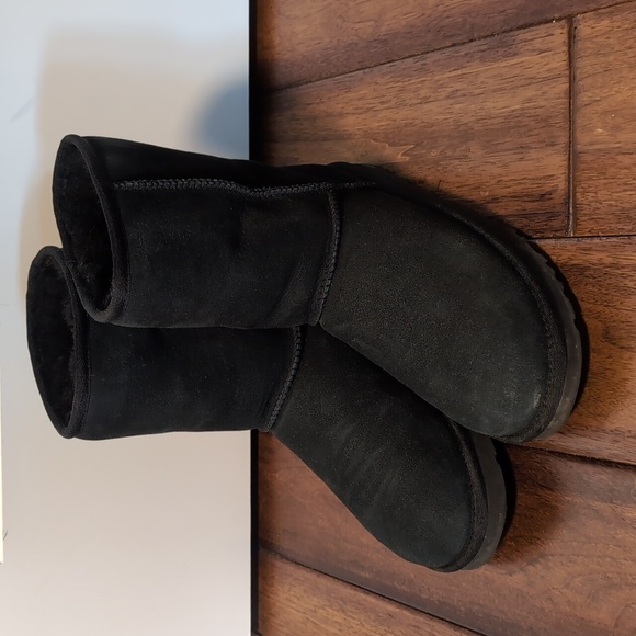 Ugg SZ7 Classic Black Boots - Picture 3 of 8